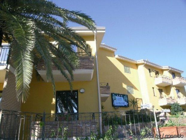 Hotel Le Palme Сант'Анна-Аррези Экстерьер фото